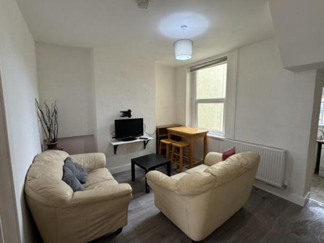 Rhymney Street, Cardiff CF24 4 bed house to rent £2,420 pcm £558 pw