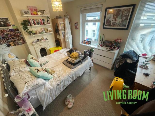 Rhymney Street, Cathays, Cardiff 3 bed house to rent £1,380 pcm £318 pw