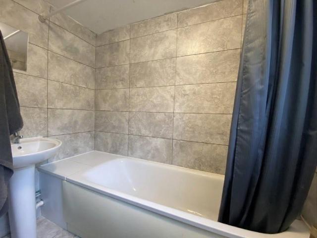 Rhymney Street, Cathays, Cardiff 4 bed house to rent £2,000 pcm £462 pw