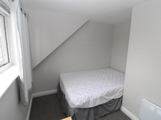Rhymney Terrace, Cardiff CF24 1 bed flat to rent £550 pcm £127 pw