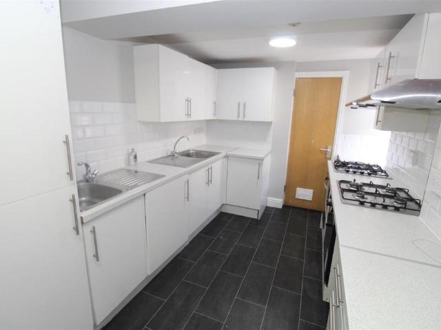 Rhymney Terrace, Cardiff CF24 8 bed house to rent £4,600 pcm £1,062 pw