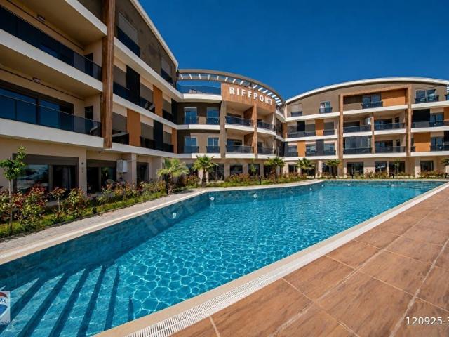 RİFFPORT 'DA KÖŞE KONUMDA HAVUZA CEPHE 1+1 BAHÇE KATI