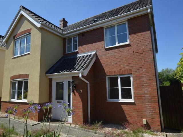 Rimer Close, Norwich 6 bed detached house to rent £2,800 pcm £646 pw