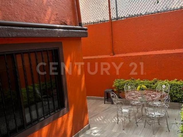 Casa en Venta en Rinconada Coapa | 4 Recámaras, Terraza y Amplios Espacios