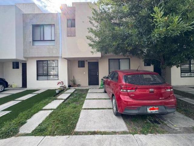 RINCONES DEL MARQUES, CASA DE 3 RECAMARAS 3 BAÑOS 2 ESTACIONAMIENTOS