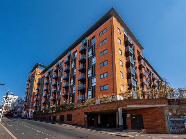 Ringers Road, Bromley BR1, 2 bed flat to rent, £1,900 pcm | PrimeLocation