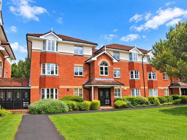 Ringstead Drive, Summerfield Village. 2 bed apartment to rent £1,175 pcm £271 pw