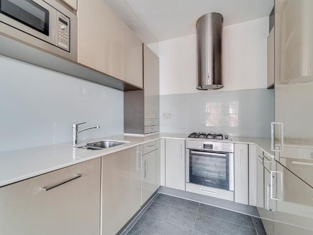 Ringwood Avenue, London N2, 2 bed flat to rent, £2,800 pcm | PrimeLocation