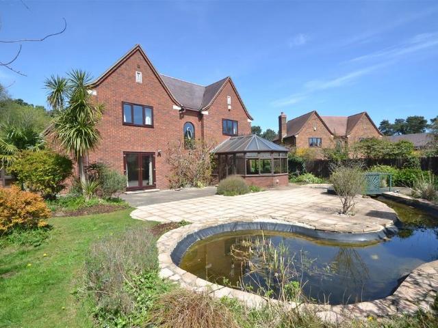 Ringwood, Hampshire 4 bed detached house to rent £3,000 pcm £692 pw