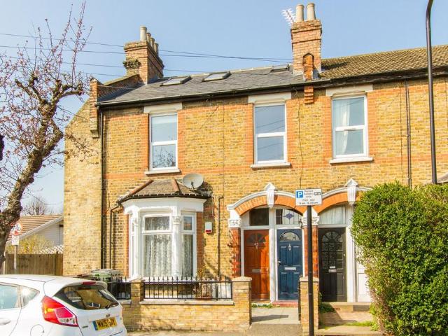 Ringwood Road, Walthamstow. 2 bed maisonette to rent £2,300 pcm £531 pw
