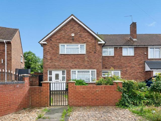 Ringway, Southall UB2 2 bed end of terrace house to rent £2,000 pcm £462 pw