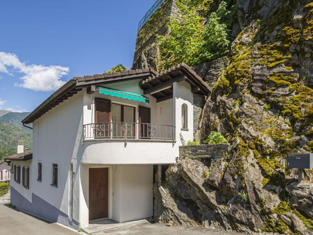 RINNOVATA, AUTENTICA E IMMERSA NEL VERDE | RENOVIERT, AUTHENTISCH UND