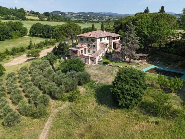 Rinnovata Villa Toscana 5 Camere da Letto, Piscina Panoramic. 470m² Casole d'Elsa
