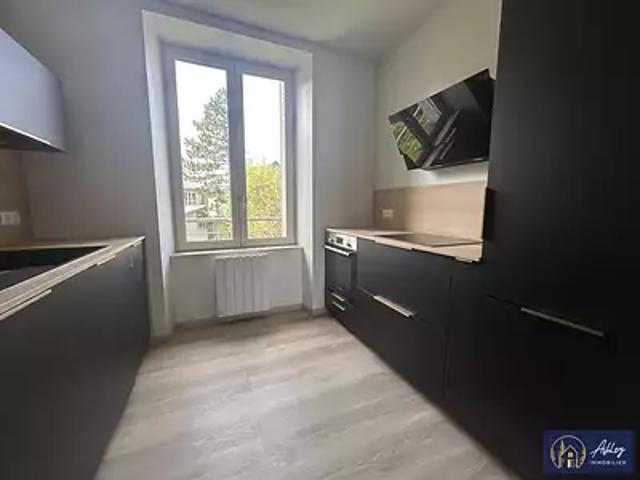 Riom ès Montagnes 15400 Location appartement 2 pièces t2 au dernier étage