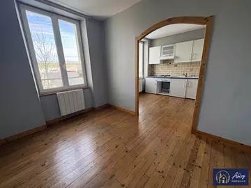 Riom ès Montagnes 15400 Location appartement 3 pièces t3
