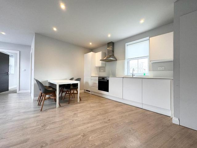 Rialto Road CR4, 1 bed flat to rent, £1,850 pcm | PrimeLocation