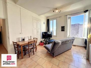 RIANS Appartement T2 2 ème étage loué lumineux 45 m²