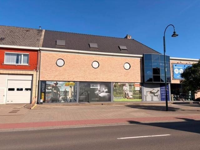 Riant en bemeubeld appartement met 5 slpks en daktuin in Ba