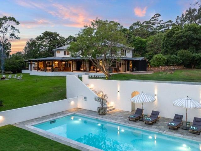 Ribbonwood A 2.02 Hectare Farmhouse Estate of Architectural Distinction