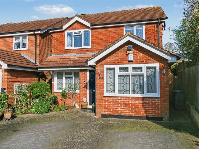 Ribston Close, Shenley 3 bed detached house to rent £2,750 pcm £635 pw