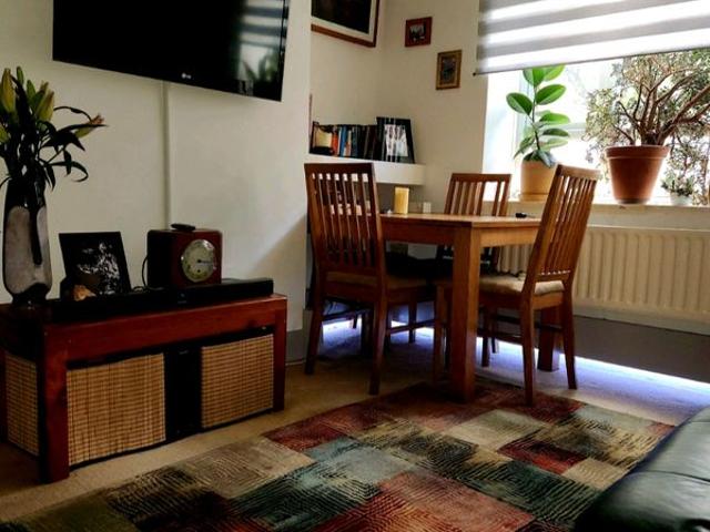Ricardo Mayers Has an Apartment