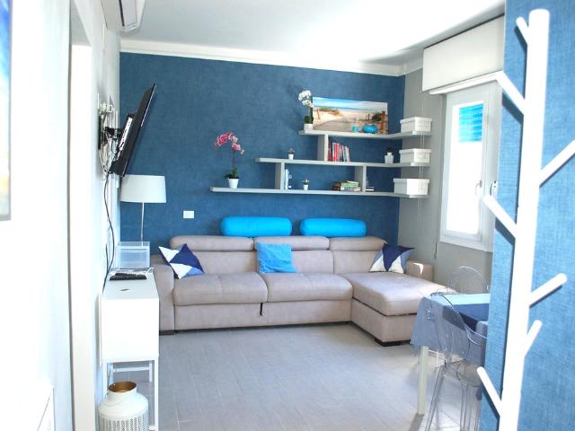 Riccione centro Monolocale ristrutturato 34 mq, affitto giugno/luglio/settembre