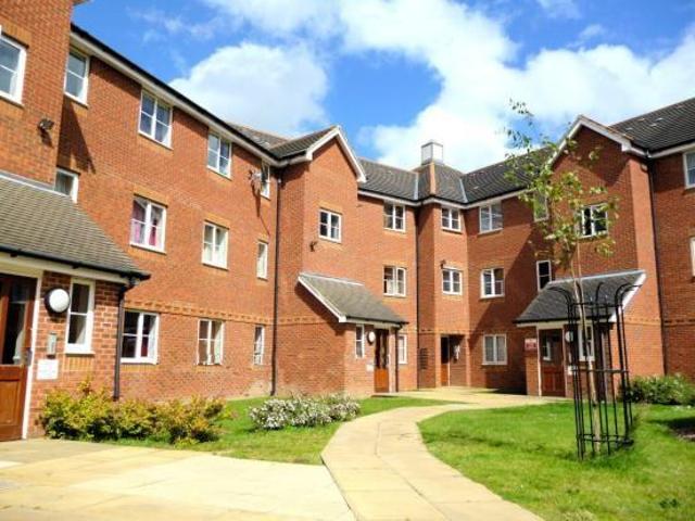 Richard Hillary Close, Ashford, Kent. 2 bed apartment to rent £1,050 pcm £242 pw