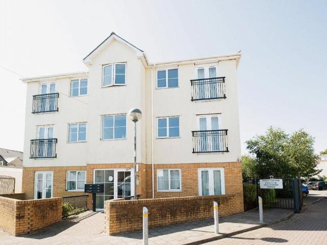 Richards Terrace, Adamsdown, Cardiff. 2 bed flat to rent £1,250 pcm £288 pw