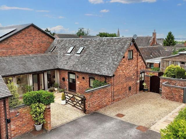 Richards Court, Bednall, ST17 3 bed semi detached house to rent £1,750 pcm £404 pw
