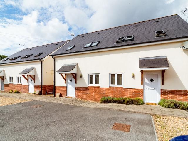 Richards Close, Bournemouth BH10, 4 bed property to rent, £1,850 pcm | PrimeLocation