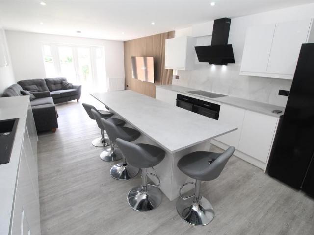 Richards Street, Cardiff CF24 6 bed house to rent £3,900 pcm £900 pw