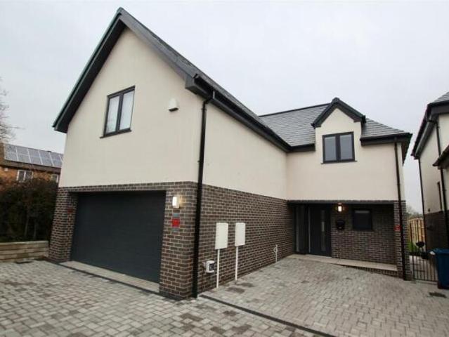 Richardson Gardens, West Bridgford. 4 bed detached house to rent £2,600 pcm £600 pw