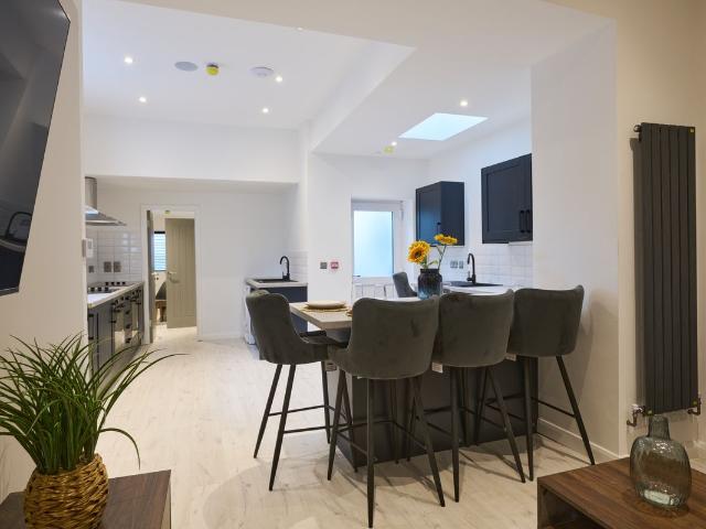 Richardson Street, Swansea SA1, 6 bed shared accommodation to rent, £3,900 pcm | PrimeLocation