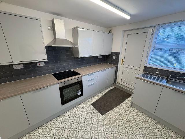Richardson Street, Swansea SA1, 2 bed flat to rent, £900 pcm | PrimeLocation