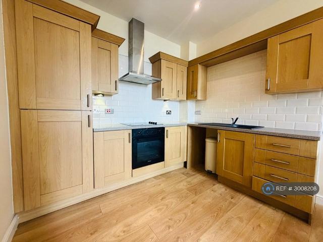 Richardshaw Lane, Pudsey, LS28 2 bed flat to rent £795 pcm £183 pw