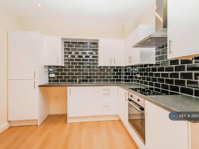 Richardshaw Lane, Pudsey, LS28 2 bed flat to rent £875 pcm £202 pw