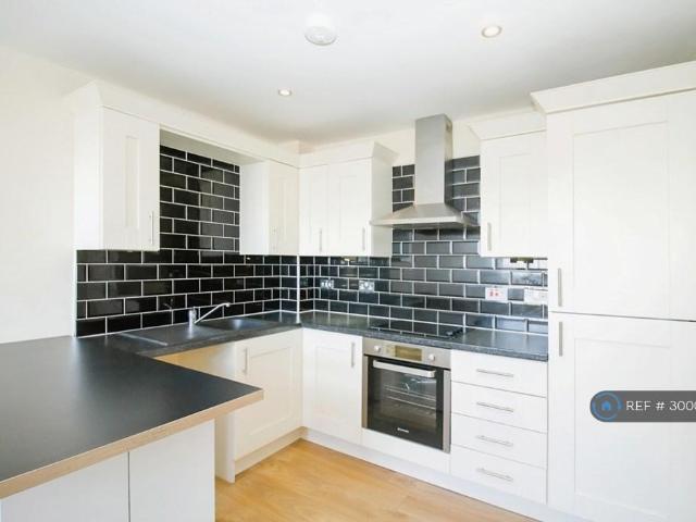 Richardshaw Lane, Pudsey, LS28 3 bed flat to rent £1,050 pcm £242 pw