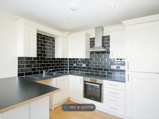 Richardshaw Lane, Pudsey LS28, 3 bed flat to rent, £1,100 pcm | PrimeLocation