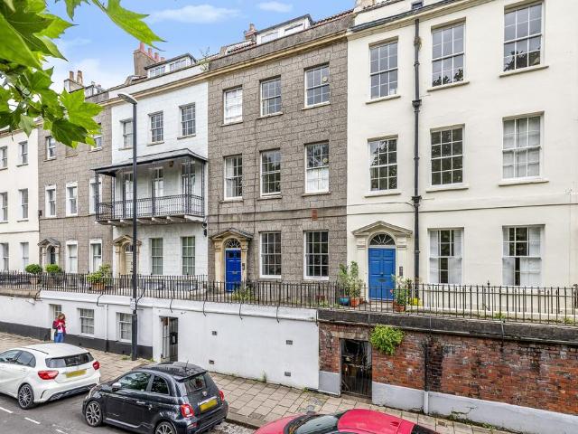 Richmond Terrace, Clifton, BS8 Studio to rent £1,095 pcm £253 pw