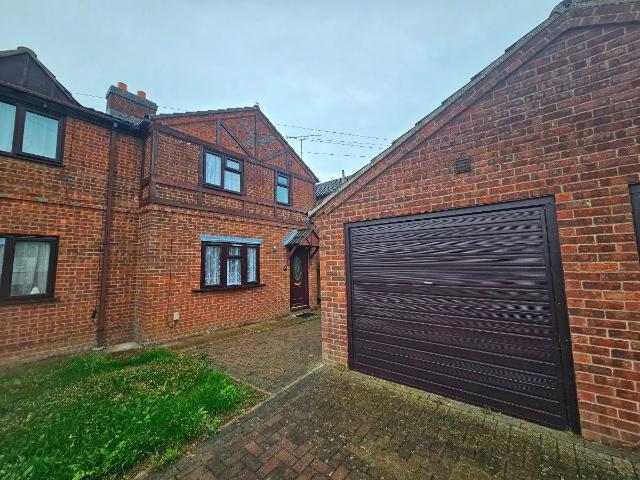 Richmond Way, Leverington, Wisbech PE13, 3 bed semi detached house to rent, £1,000 pcm | PrimeLocation