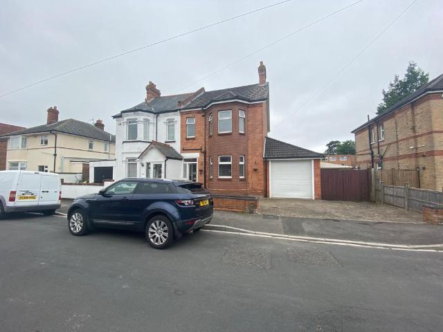 Richmond Wood Road, Bournemouth, BH8 9DJ 5 bed semi detached house to rent £2,875 pcm £663 pw