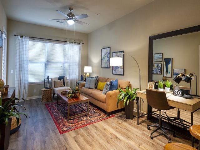 Richmond at Uptown 2 Bedroom Apartment for Rent at 5455 Richmond Ave, Houston, TX 77056 Great Uptown