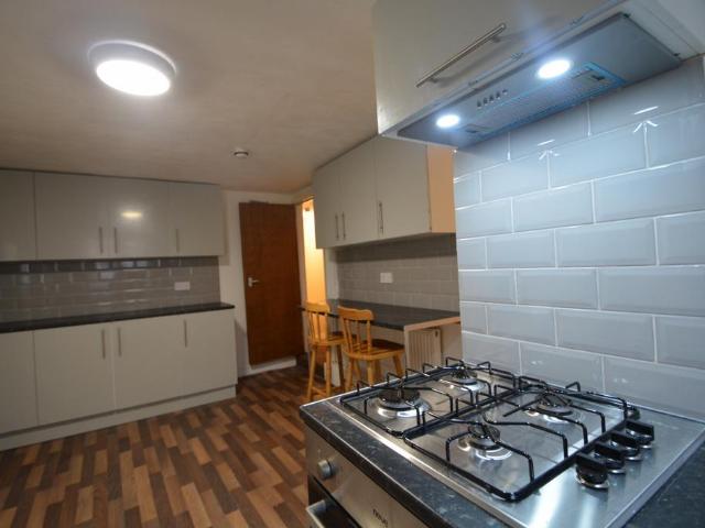 Richmond Avenue, Leeds LS6 6 bed house to rent £2,990 pcm £690 pw