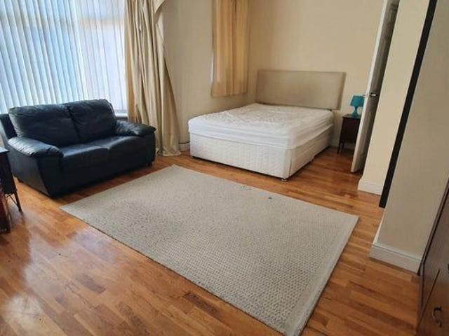 Richmond Avenue, Prestwitch Manchester M25, 2 bed shared accommodation to rent, £725 pcm | PrimeLocation