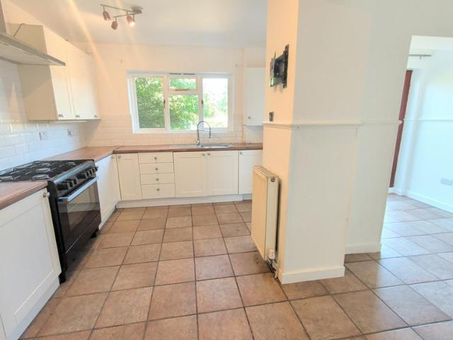 Richmond Avenue, Wolverhampton, WV3 5 bed detached house to rent £1,600 pcm £369 pw