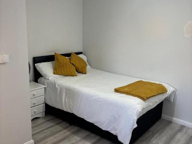Richmond Close, Bletchley MK3 Studio to rent £900 pcm £208 pw