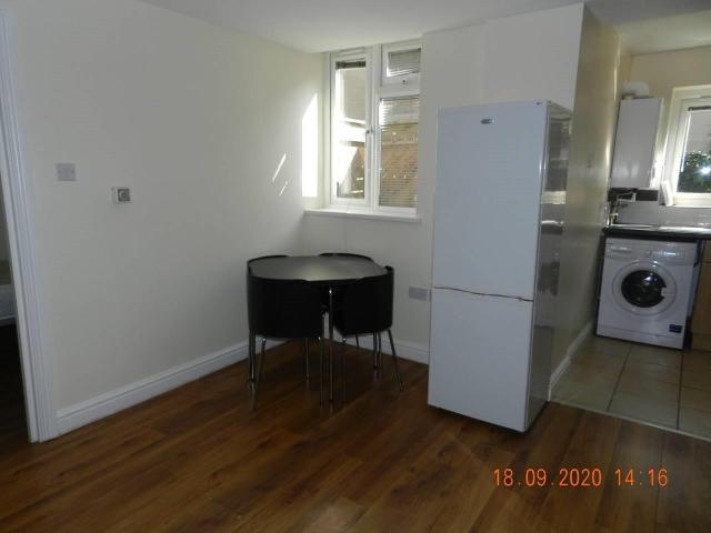 Richmond Crescent Flat 2, Roath, Cardiff