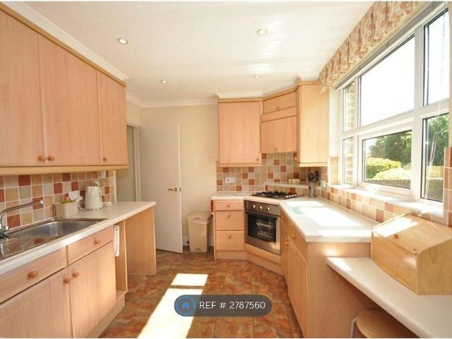 Richmond Crescent, Staines TW18, Studio to rent, £1,295 pcm | PrimeLocation