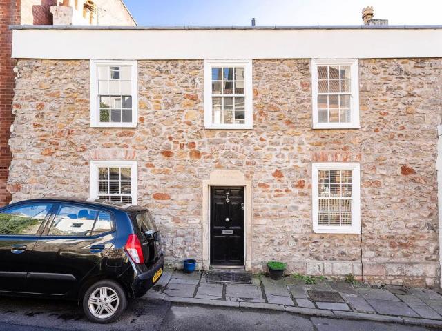 Richmond Dale, Bristol, BS8 2 bed detached house to rent £2,300 pcm £531 pw