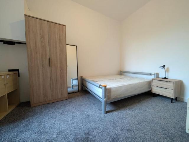Richmond Grove, Manchester M13 2 bed flat to rent £1,040 pcm £240 pw